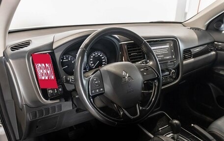 Mitsubishi Outlander III рестайлинг 3, 2018 год, 1 847 600 рублей, 5 фотография