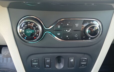 Renault Logan II, 2015 год, 720 000 рублей, 6 фотография