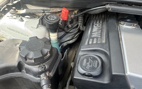 BMW 3 серия, 2010 год, 1 180 000 рублей, 18 фотография