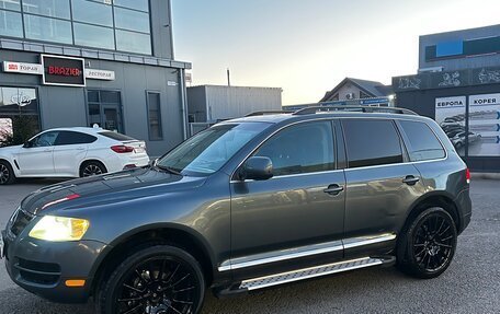 Volkswagen Touareg III, 2005 год, 610 000 рублей, 2 фотография