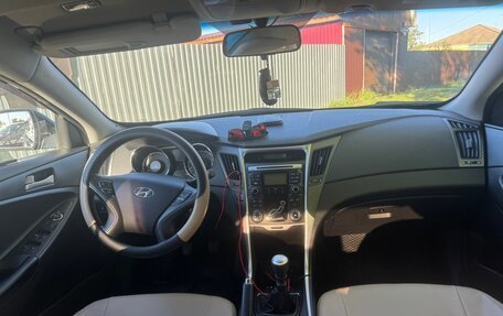 Hyundai Sonata VI, 2011 год, 700 000 рублей, 8 фотография