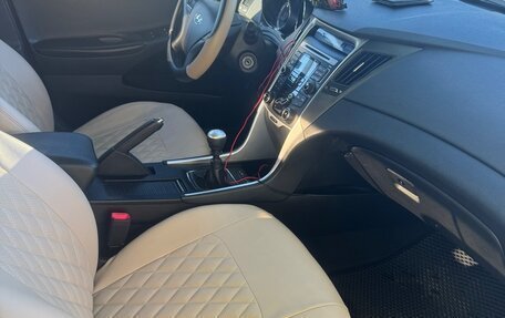 Hyundai Sonata VI, 2011 год, 700 000 рублей, 11 фотография