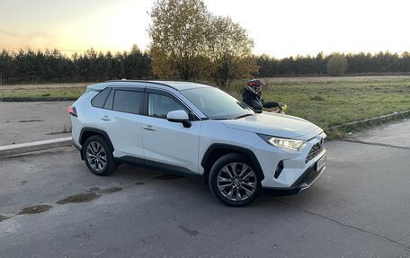 Toyota RAV4, 2020 год, 3 600 000 рублей, 4 фотография