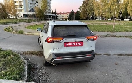 Toyota RAV4, 2020 год, 3 600 000 рублей, 6 фотография