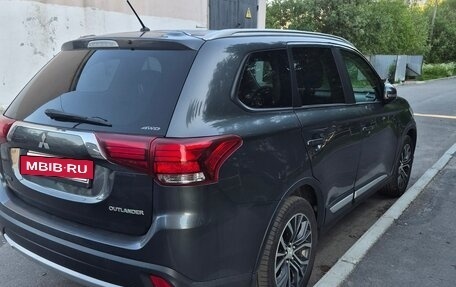Mitsubishi Outlander III рестайлинг 3, 2016 год, 2 000 000 рублей, 3 фотография
