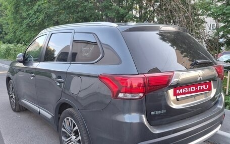 Mitsubishi Outlander III рестайлинг 3, 2016 год, 2 000 000 рублей, 2 фотография