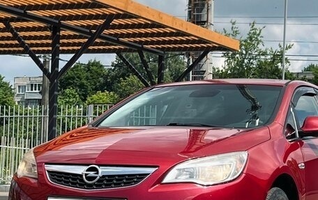 Opel Astra J, 2011 год, 730 000 рублей, 2 фотография