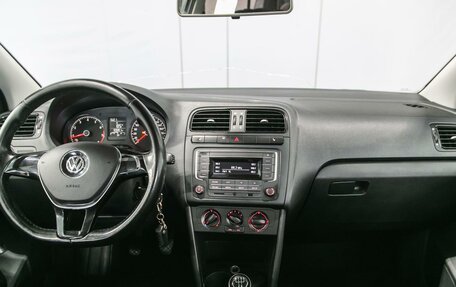 Volkswagen Polo VI (EU Market), 2017 год, 990 000 рублей, 13 фотография