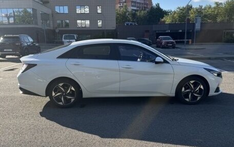 Hyundai Elantra, 2022 год, 1 950 000 рублей, 4 фотография