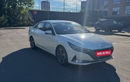 Hyundai Elantra, 2022 год, 1 950 000 рублей, 2 фотография