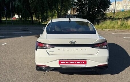 Hyundai Elantra, 2022 год, 1 950 000 рублей, 8 фотография
