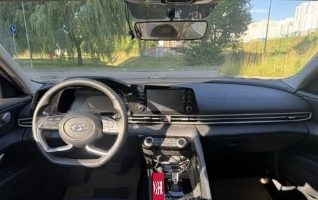 Hyundai Elantra, 2022 год, 1 950 000 рублей, 12 фотография