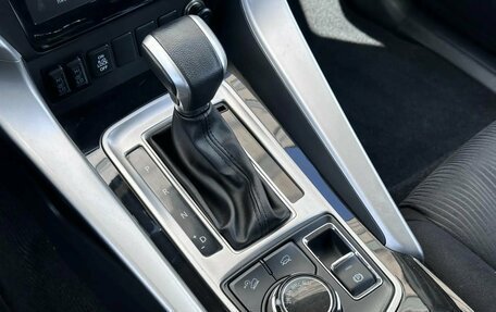 Mitsubishi Pajero IV, 2017 год, 2 950 000 рублей, 10 фотография