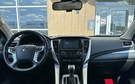 Mitsubishi Pajero IV, 2017 год, 2 950 000 рублей, 7 фотография