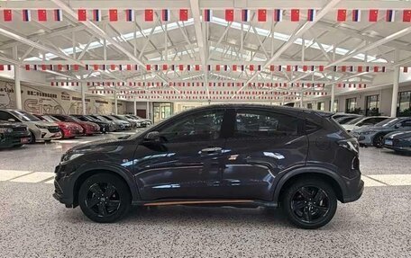 Honda Vezel, 2022 год, 1 350 000 рублей, 7 фотография