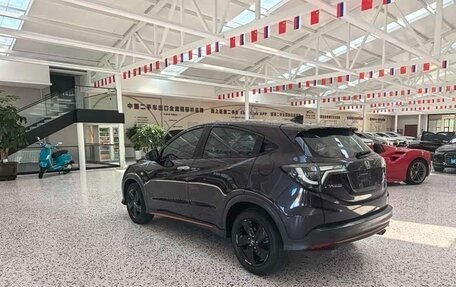 Honda Vezel, 2022 год, 1 350 000 рублей, 6 фотография