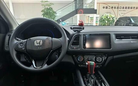 Honda Vezel, 2022 год, 1 350 000 рублей, 18 фотография