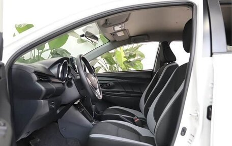 Toyota Yaris XP150 рестайлинг, 2022 год, 1 530 000 рублей, 14 фотография