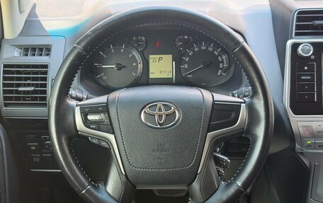 Toyota Land Cruiser Prado 150 рестайлинг 2, 2017 год, 4 649 000 рублей, 33 фотография