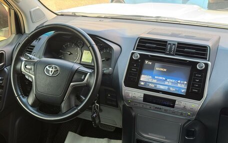 Toyota Land Cruiser Prado 150 рестайлинг 2, 2017 год, 4 649 000 рублей, 35 фотография