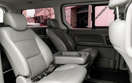 Hyundai Grand Starex Grand Starex I рестайлинг 2, 2017 год, 2 650 000 рублей, 23 фотография