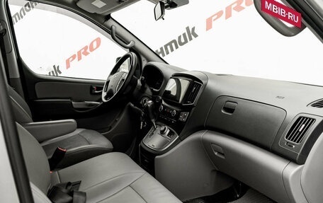 Hyundai Grand Starex Grand Starex I рестайлинг 2, 2017 год, 2 650 000 рублей, 12 фотография