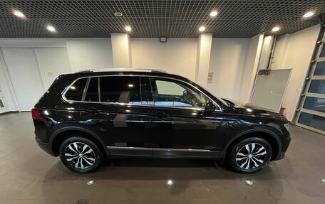 Volkswagen Tiguan II, 2018 год, 2 140 000 рублей, 2 фотография