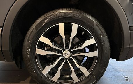 Volkswagen Tiguan II, 2018 год, 2 140 000 рублей, 20 фотография