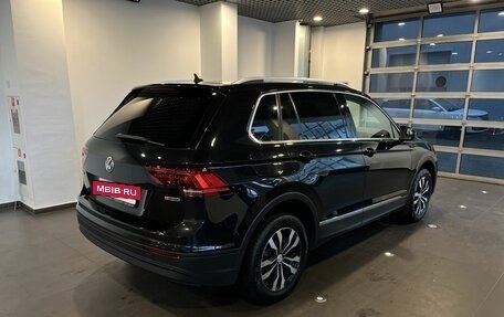 Volkswagen Tiguan II, 2018 год, 2 140 000 рублей, 3 фотография