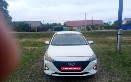 Hyundai Solaris II рестайлинг, 2019 год, 900 000 рублей, 1 фотография