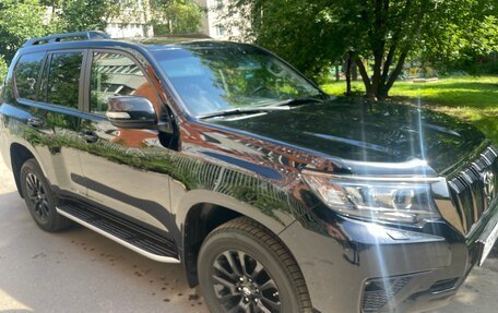 Toyota Land Cruiser Prado 150 рестайлинг 2, 2021 год, 7 350 000 рублей, 2 фотография