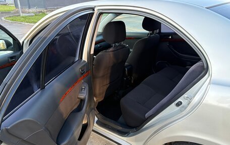 Toyota Avensis III рестайлинг, 2004 год, 539 000 рублей, 10 фотография