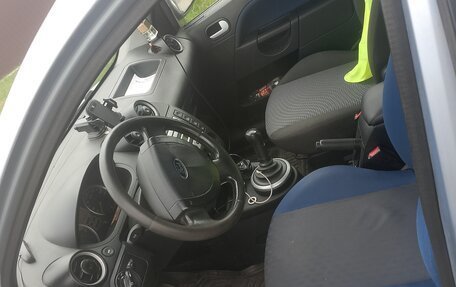 Ford Fiesta, 2004 год, 250 000 рублей, 2 фотография