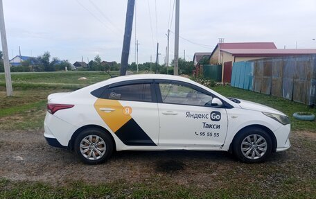 Hyundai Solaris II рестайлинг, 2019 год, 900 000 рублей, 2 фотография