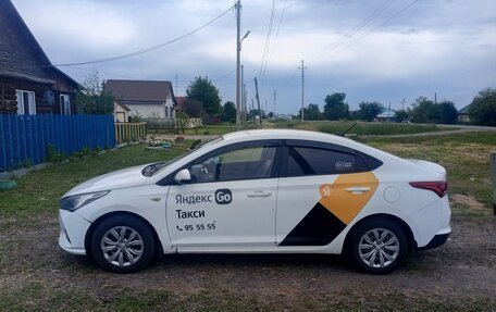 Hyundai Solaris II рестайлинг, 2019 год, 900 000 рублей, 4 фотография