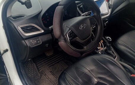 Hyundai Solaris II рестайлинг, 2019 год, 900 000 рублей, 12 фотография