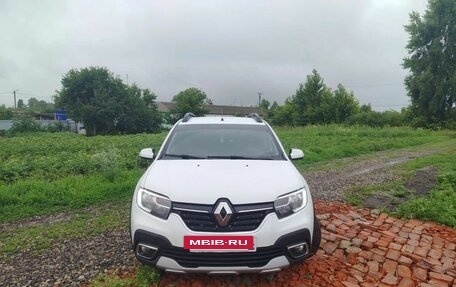 Renault Sandero II рестайлинг, 2021 год, 700 000 рублей, 2 фотография