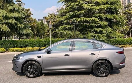 BYD Qin, 2025 год, 1 800 000 рублей, 8 фотография