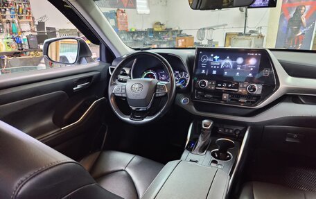 Toyota Highlander, 2021 год, 4 800 000 рублей, 10 фотография