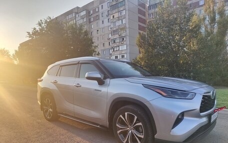 Toyota Highlander, 2021 год, 4 800 000 рублей, 2 фотография