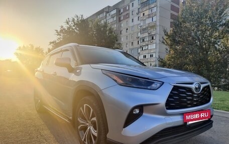 Toyota Highlander, 2021 год, 4 800 000 рублей, 3 фотография