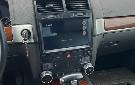 Volkswagen Touareg III, 2006 год, 999 999 рублей, 10 фотография