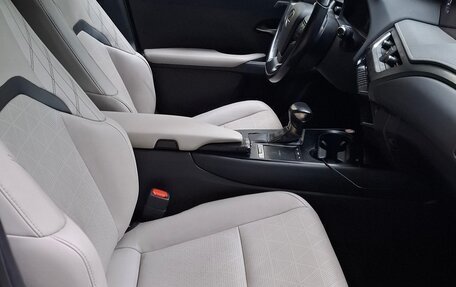 Lexus UX I, 2018 год, 3 550 000 рублей, 22 фотография