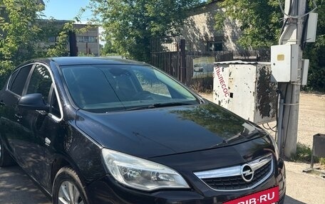 Opel Astra J, 2010 год, 700 000 рублей, 2 фотография