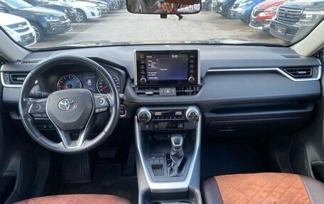 Toyota RAV4, 2020 год, 3 090 000 рублей, 8 фотография