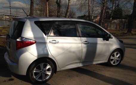 Toyota Ractis II, 2011 год, 900 000 рублей, 3 фотография