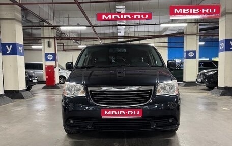 Chrysler Town & Country V рестайлинг, 2013 год, 1 900 000 рублей, 1 фотография