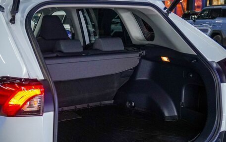 Toyota RAV4, 2021 год, 3 450 000 рублей, 9 фотография