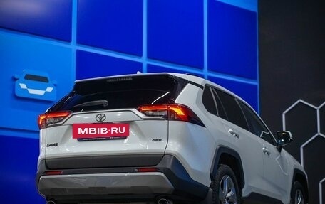 Toyota RAV4, 2021 год, 3 450 000 рублей, 6 фотография