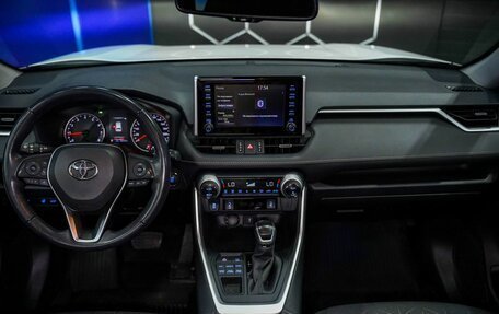 Toyota RAV4, 2021 год, 3 450 000 рублей, 12 фотография